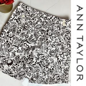 🌻Ann Taylor Brown/ White Skirt/Short Combo Sz 2